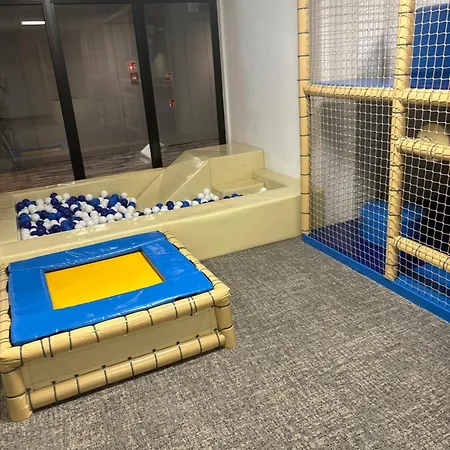 W Podczelu 4 Osoby 10 Minut Plaza Basen Sauna Apartman *